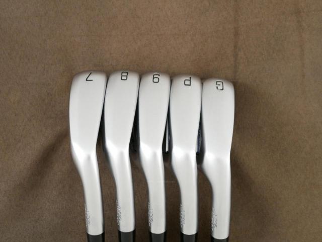 Iron set : Mizuno : ชุดเหล็ก Mizuno JPX 925 Hot Metal (ออกปี 2024 ตัวท๊อป ตีง่าย นุ่ม ไกลมาก) มีเหล็ก 7-Pw,Aw (5 ชิ้น) ก้านกราไฟต์ KBS TGI 70 Flex R