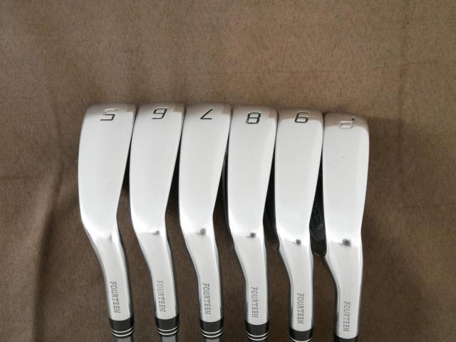 Iron set : Fourteen : ชุดเหล็ก Fourteen PC-3 (ปี 2022 ตีง่าย หน้าเด้ง) มีเหล็ก 5-Pw (6 ชิ้น) ก้านกราไฟต์ Fujikura MCI Black 60 Flex R