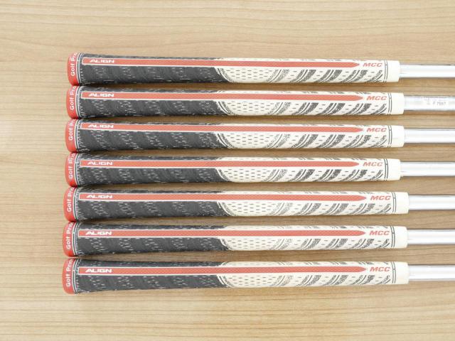 Iron set : Bridgestone : ชุดเหล็ก Bridgestone JGR Hybrid Forged (ตีไกลกว่าตัวอื่น 2 เบอร์) มีเหล็ก 7-P1,P2,Aw,Sw (7 ชิ้น) ก้านเหล็ก NS Pro ZELOS 8 Flex S