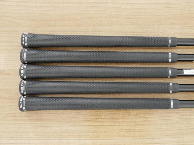 Iron set : Titleist : ชุดเหล็ก Titleist T300 (ออกปี 2019) มีเหล็ก 6-Pw (5 ชิ้น) ก้านกราไฟต์ Mitsubishi KUROKAGE 60i Flex R