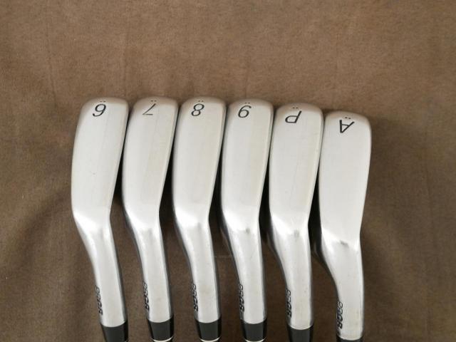 Iron set : PRGR : ชุดเหล็ก PRGR RS Red (รุ่นปี 2020 หน้าเด้ง ตีไกลมาก) มีเหล็ก 6-Pw,Aw (6 ชิ้น) ก้านกราไฟต์ Fujikura Speeder Evolution Flex R