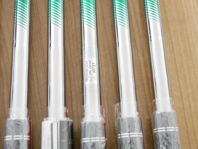 Iron set : Taylormade :  **ของใหม่ ยังไม่แกะพลาสติก** ชุดเหล็ก Taylormade P790 (ตัวท้อปสุด ล่าสุด ออกปี 2025 Japan Spec.) มีเหล็ก 5-Pw (6 ชิ้น) ก้านเหล็ก NS Pro 950 Neo Flex S