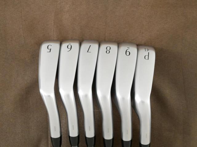 Iron set : Titleist : ชุดเหล็ก Titleist T350 Forged (รุ่นใหม่ล่าสุด ออกปี 2025) มีเหล็ก 5-Pw (6 ชิ้น) ก้านกราไฟต์ Mitsubishi MMT 65 Flex R