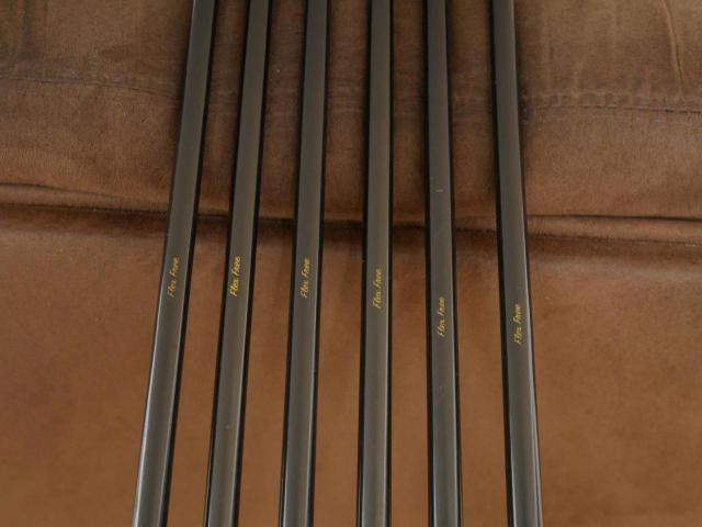 Iron set : Taylormade : ชุดเหล็ก Taylormade P770 Forged (ปี 2021 นุ่ม แน่น) มีเหล็ก 5-Pw (6 ชิ้น) ก้านกราไฟต์ UST Mamiya ATTAS FF 85 Flex S