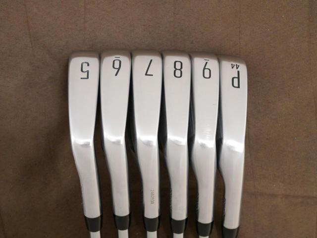 Iron set : Titleist : ชุดเหล็ก Titleist T150 Forged (รุ่นล่าสุด ออกปี 2023 นุ่ม แน่น คม) มีเหล็ก 5-Pw (6 ชิ้น) ก้านเหล็ก AMT Tour White S200