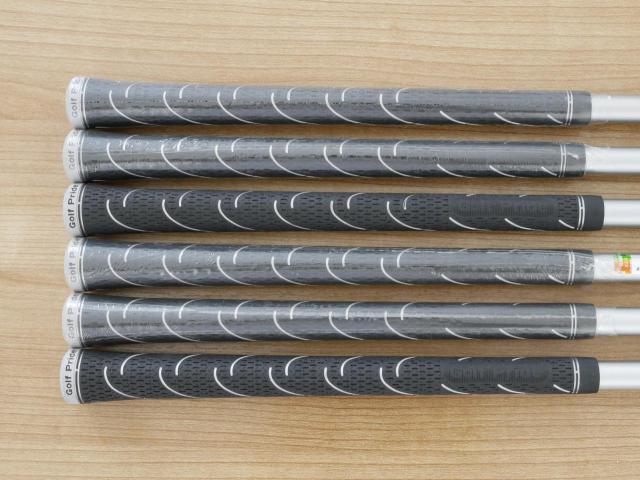 Iron set : Callaway : **สภาพเหมือนใหม่** ชุดเหล็ก Callaway Collection (ตีง่าย ไกล) มีเหล็ก 5-Pw (6 ชิ้น) ก้านกราไฟต์ Flex R