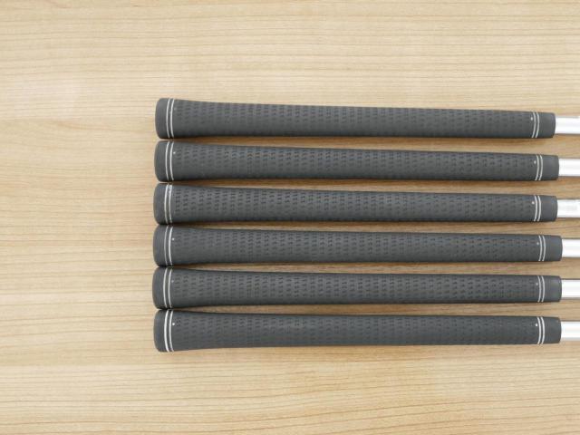 Iron set : PRGR : **มีตำหนิ** ชุดเหล็ก PRGR 04 Forged (รุ่นปี 2025 ตีง่าย ไกลมากๆๆ) มีเหล็ก 6-Pw,AW (6 ชิ้น) ก้านเหล็ก NS Pro 85 Flex SR (M-40)
