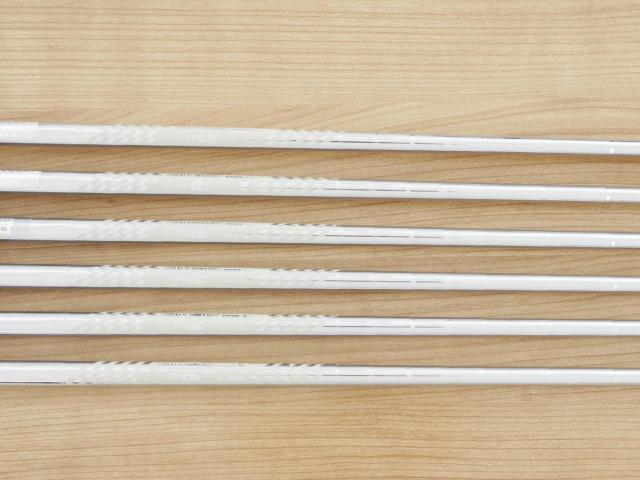 Iron set : PRGR : **มีตำหนิ** ชุดเหล็ก PRGR 04 Forged (รุ่นปี 2025 ตีง่าย ไกลมากๆๆ) มีเหล็ก 6-Pw,AW (6 ชิ้น) ก้านเหล็ก NS Pro 85 Flex SR (M-40)