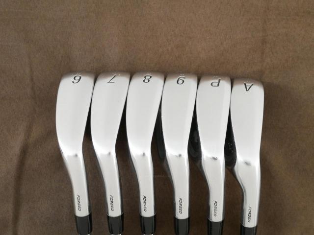 Iron set : PRGR : **มีตำหนิ** ชุดเหล็ก PRGR 04 Forged (รุ่นปี 2025 ตีง่าย ไกลมากๆๆ) มีเหล็ก 6-Pw,AW (6 ชิ้น) ก้านเหล็ก NS Pro 85 Flex SR (M-40)