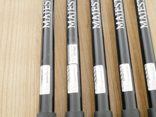 Iron set : Maruman : ชุดเหล็ก Maruman Majesty Royal SP (รุ่นท๊อปสุด ตีง่าย เด้ง ไกลมากๆ) มีเหล็ก 7-10,Pw (5 ชิ้น ระยะเทียบเท่า 4-Pw) ก้านกราไฟต์ Flex R