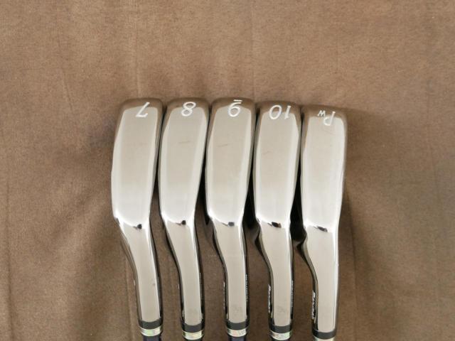 Iron set : Maruman : ชุดเหล็ก Maruman Majesty Royal SP (รุ่นท๊อปสุด ตีง่าย เด้ง ไกลมากๆ) มีเหล็ก 7-10,Pw (5 ชิ้น ระยะเทียบเท่า 4-Pw) ก้านกราไฟต์ Flex R