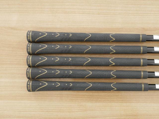Iron set : Maruman : ชุดเหล็ก Maruman Majesty Royale (รุ่นท๊อปสุด ปี 2021 ของใหม่ 8 หมื่นบาท) มีเหล็ก 7-10,Pw (5 ชิ้น) ก้านกราไฟต์ Flex R