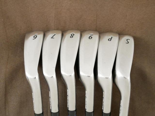 Iron set : RC Royal Collection : ชุดเหล็ก RC (Royal Collection) RCV (ใบใหญ่ ตีง่ายมาก) มีเหล็ก 6-Pw,Sw (6 ชิ้น) ก้านกราไฟต์ Flex R