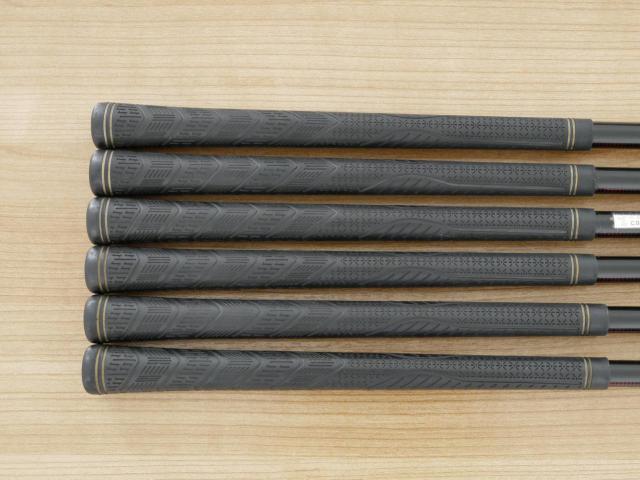 Iron set : PRGR : ชุดเหล็ก PRGR ID Nabla Red (รุ่นท๊อปสุด หน้าเด้ง ไกลมาก) มีเหล็ก 6-Pw,Aw (6 ชิ้น) ก้านกราไฟต์ M-37 Flex R