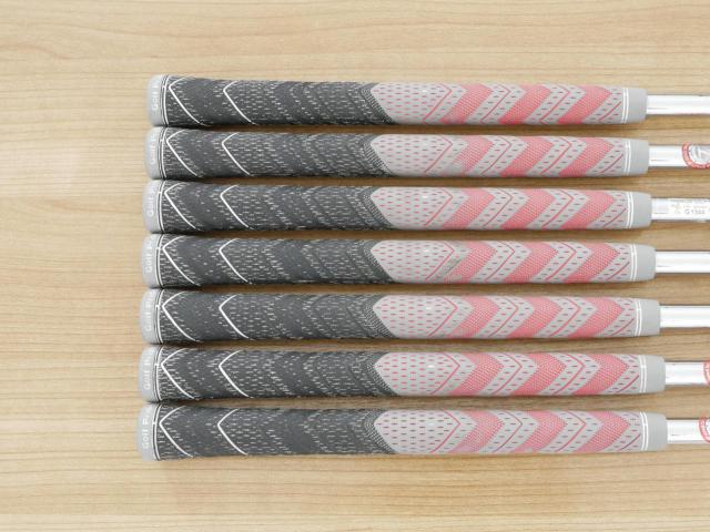 Iron set : Taylormade : ชุดเหล็ก Taylormade Gloire F2 Forged (รุ่นท๊อปสุด Japan Spec. ออกปี 2017) มีเหล็ก 6-Pw,Aw,Sw (7 ชิ้น) ก้านเหล็ก NS Pro 930 Flex S