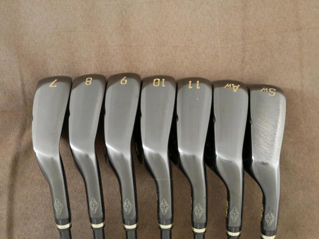 Iron set : Honma : ชุดเหล็ก Honma Beres 09 Forged Black (รุ่นล่าสุด ออกปี 2024 สวยมากๆ) มีเหล็ก 7-11,Aw,Sw (7 ชิ้น เทียบเท่า 6-Pw,Aw,Sw) ก้าน ARMRQ FX Light Flex R