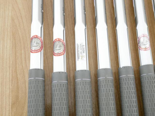 Lady club : All : ชุดเหล็ก Taylormade SpeedBlade มีเหล็ก 6-Pw,Aw,Sw (7 ชิ้น) ก้านกราไฟต์ Flex L