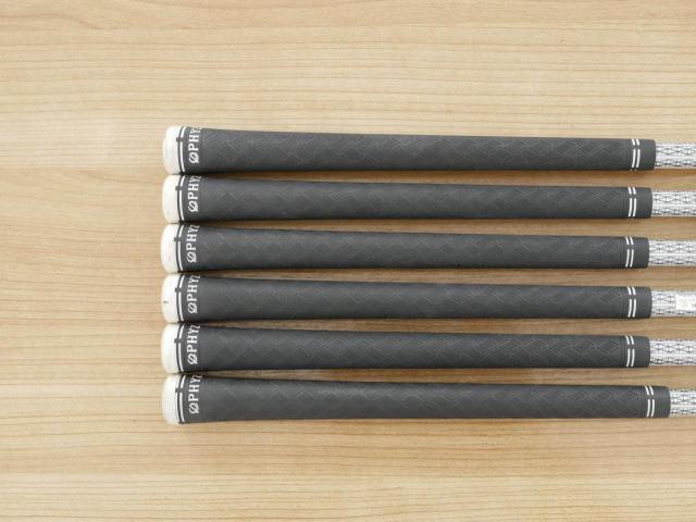 Iron set : Tourstage : ชุดเหล็ก Tourstage PHYZ III (ปี 2017 ซีรี่ย์ท๊อป ใบใหญ่ ตีง่าย ไกล) มีเหล็ก 5-Pw (6 ชิ้น) ก้านกราไฟต์ Flex R