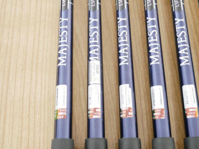 Iron set : Maruman : ชุดเหล็ก Maruman Majesty Royal Black (รุ่นท๊อปสุด ตีง่าย เด้ง ไกลมากๆ) มีเหล็ก 7-10,Pw,Aw (6 ชิ้น ระยะเทียบเท่า 6-Pw,Aw) ก้านกราไฟต์ Flex R2