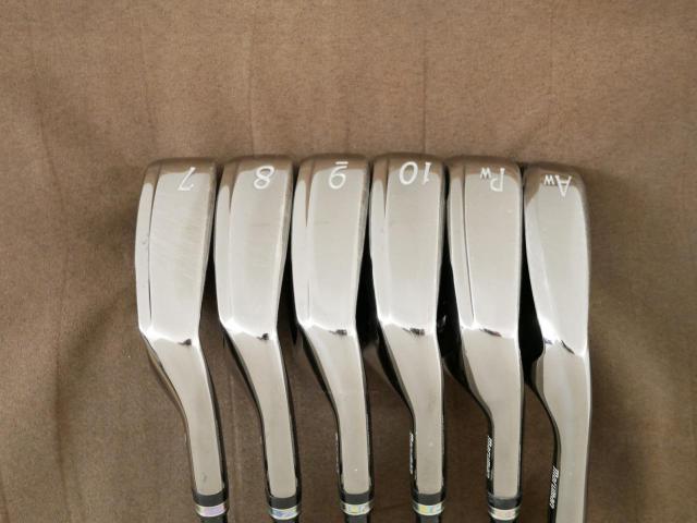 Iron set : Maruman : ชุดเหล็ก Maruman Majesty Royal Black (รุ่นท๊อปสุด ตีง่าย เด้ง ไกลมากๆ) มีเหล็ก 7-10,Pw,Aw (6 ชิ้น ระยะเทียบเท่า 6-Pw,Aw) ก้านกราไฟต์ Flex R2