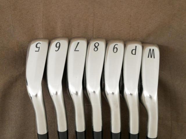 Iron set : Titleist : ชุดเหล็ก Titleist AP1 716 (ออกปี 2016) มีเหล็ก 5-Pw,Aw (7 ชิ้น) ก้านกราไฟต์ Mitsubishi KUROKAGE 65 Flex R