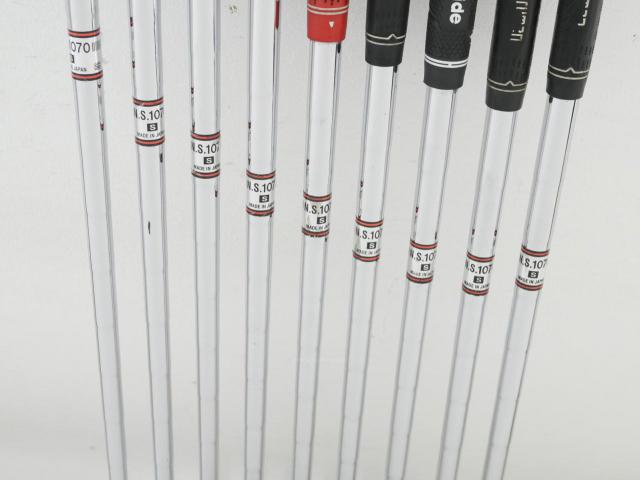 Iron set : Maruman : ชุดเหล็ก Maruman Red-V II (ใบใหญ่ ตีง่าย) มีเหล็ก 4-Pw,Aw,Sw (9 ชิ้น) ก้านเหล็ก NS Pro 1070 Flex S