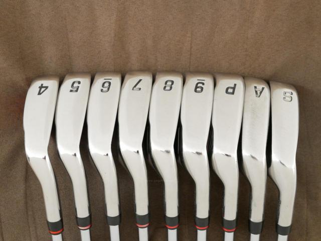 Iron set : Maruman : ชุดเหล็ก Maruman Red-V II (ใบใหญ่ ตีง่าย) มีเหล็ก 4-Pw,Aw,Sw (9 ชิ้น) ก้านเหล็ก NS Pro 1070 Flex S