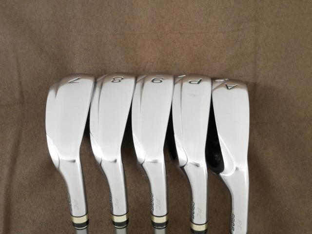 Iron set : PRGR : ชุดเหล็กกระเทย PRGR Egg PC (รุ่นปี 2019 ตีง่ายและไกลมากๆ โกงสุดๆ) มีเหล็ก 7-Pw,Aw (5 ชิ้น) ก้านกราไฟต์ M-37 Flex R