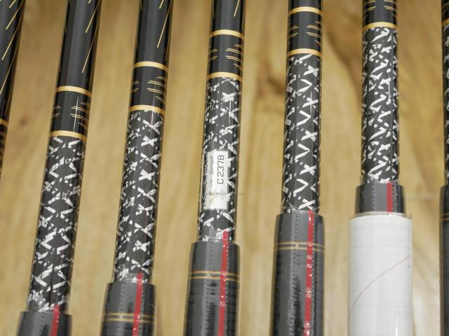 Iron set : Honma : **ของใหม่ ยังไม่แกะพลาสติก** ชุดเหล็ก Honma Beres Black Forged (รุ่นล่าสุด ปี 2022 สวยมากๆ) มีเหล็ก 5-11 (7 ชิ้น เทียบเท่า 4-Pw) ก้าน ARMRQ MX Flex R