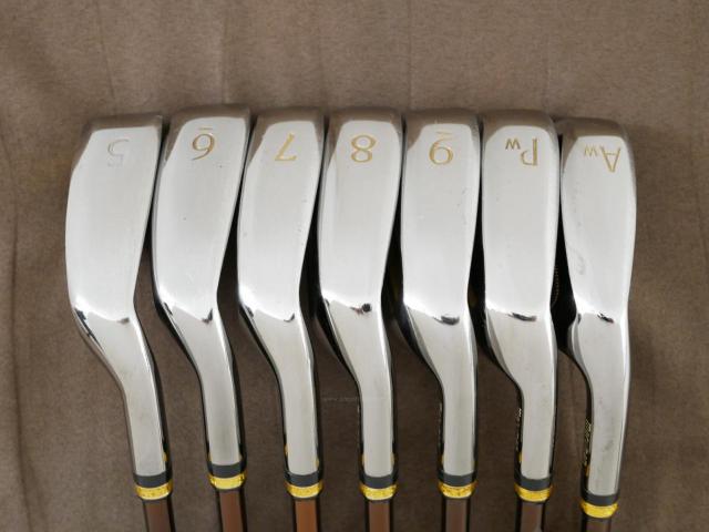 Iron set : Maruman : ชุดเหล็ก Maruman Majesty Prestigio Gold Premium (รุ่นท๊อปสุด หน้าเด้ง ตีไกลมาก ของใหม่ 1 แสนบาท) มีเหล็ก 5-Pw,Aw (7 ชิ้น) ก้านกราไฟต์ Flex R