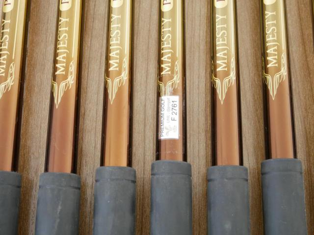 Iron set : Maruman : ชุดเหล็ก Maruman Majesty Prestigio Gold Premium (รุ่นท๊อปสุด หน้าเด้ง ตีไกลมาก ของใหม่ 1 แสนบาท) มีเหล็ก 5-Pw,Aw (7 ชิ้น) ก้านกราไฟต์ Flex R