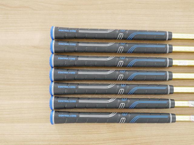 Iron set : Taylormade : ชุดเหล็ก Taylormade Gloire G (รุ่นท๊อปสุด ตีไกลมากๆ เหล็ก 7 Loft 26.5 หน้าเด้ง) มีเหล็ก 6-Pw,Aw,Sw (7 ชิ้น) ก้านกราไฟต์ Flex R