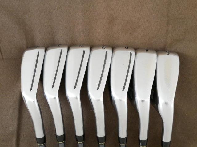 Iron set : Taylormade : ชุดเหล็ก Taylormade Gloire G (รุ่นท๊อปสุด ตีไกลมากๆ เหล็ก 7 Loft 26.5 หน้าเด้ง) มีเหล็ก 6-Pw,Aw,Sw (7 ชิ้น) ก้านกราไฟต์ Flex R