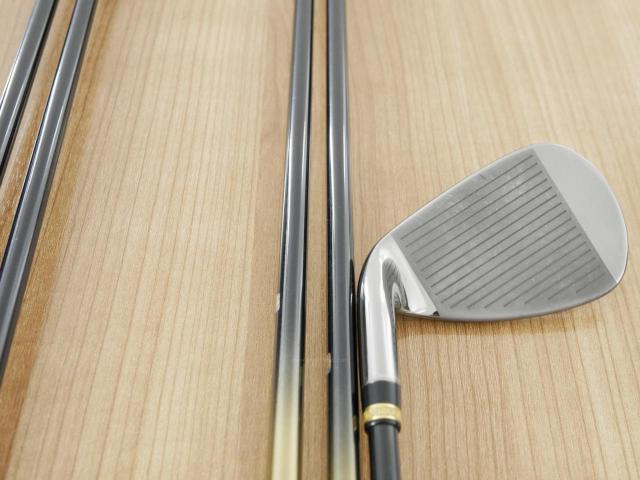Iron set : Maruman : ชุดเหล็ก Maruman Majesty Royale (รุ่นท๊อปสุด ปี 2021 ของใหม่ 8 หมื่นบาท) มีเหล็ก 7-10,Pw (5 ชิ้น เบอร์ 6 ตีระยะเท่าเบอร์ 5 ของรุ่นอื่น) ก้านกราไฟต์ Flex R2