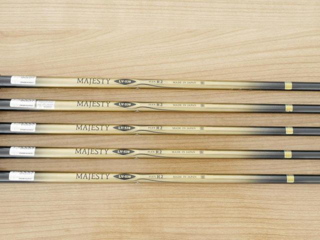 Iron set : Maruman : ชุดเหล็ก Maruman Majesty Royale (รุ่นท๊อปสุด ปี 2021 ของใหม่ 8 หมื่นบาท) มีเหล็ก 7-10,Pw (5 ชิ้น เบอร์ 6 ตีระยะเท่าเบอร์ 5 ของรุ่นอื่น) ก้านกราไฟต์ Flex R2