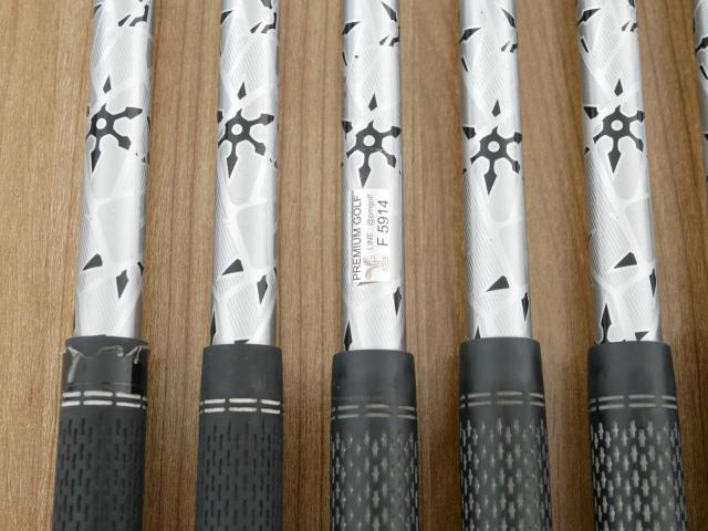 Iron set : Titleist : ชุดเหล็ก Titleist T400 (ตีง่ายที่สุด ไกลที่สุด ออกปี 2020) มีเหล็ก 6-Pw,43 (6 ชิ้น) ก้านกราไฟต์ Mitsubishi FUBUKI MV Flex R