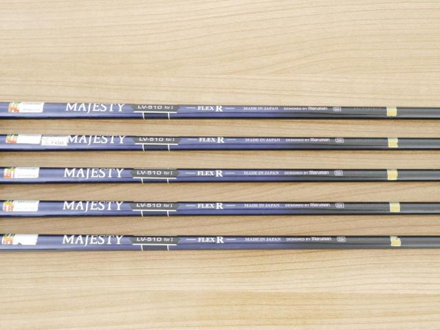 Iron set : Maruman : ชุดเหล็ก Maruman Majesty Royal Black (รุ่นท๊อปสุด ตีง่าย เด้ง ไกลมากๆ) มีเหล็ก 7-10,Pw (5 ชิ้น ระยะเทียบเท่า 6-Pw) ก้านกราไฟต์ Flex R