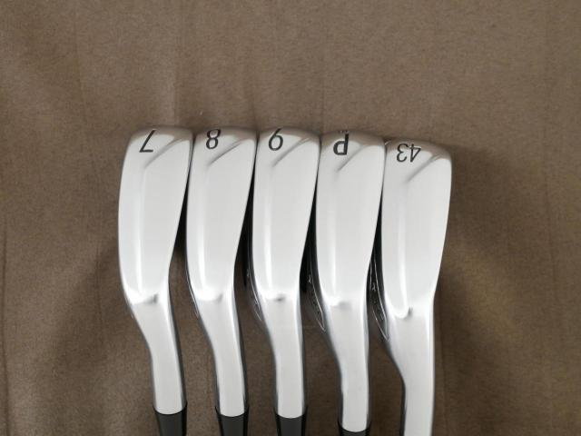 Iron set : Titleist : ชุดเหล็ก Titleist T400 (ตีง่ายที่สุด ไกลที่สุด ออกปี 2020) มีเหล็ก 7-Pw,43 (5 ชิ้น) ก้านกราไฟต์ Tour AD AD-65 II Flex S