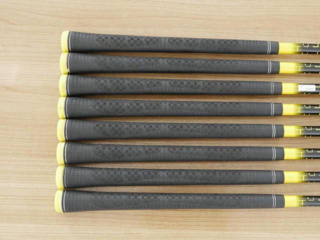 Iron set : Honma : ชุดเหล็ก Honma Bezeal 525 (ออกปี 2016 รุ่นนี้ใบใหญ่ที่สุดของ Honma) มีเหล็ก 6-11,Aw,Sw (8 ชิ้น เทียบเท่า 5-Pw,Aw,Sw) ก้านกราไฟต์ Honma Vizard 48 Flex R