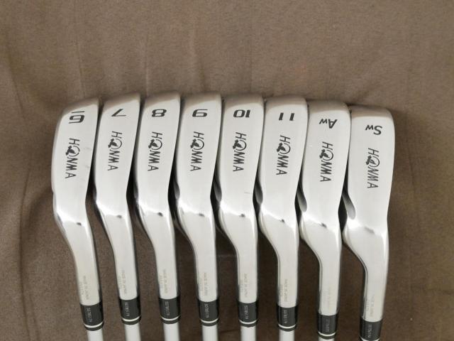 Iron set : Honma : ชุดเหล็ก Honma Bezeal 525 (ออกปี 2016 รุ่นนี้ใบใหญ่ที่สุดของ Honma) มีเหล็ก 6-11,Aw,Sw (8 ชิ้น เทียบเท่า 5-Pw,Aw,Sw) ก้านกราไฟต์ Honma Vizard 48 Flex R