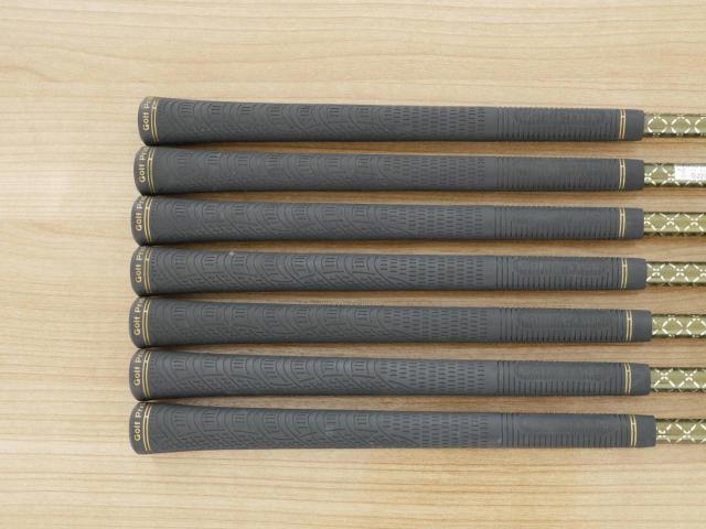 Iron set : Honma : **ก้าน 3 ดาว** ชุดเหล็ก Honma Beres 09 Forged (รุ่นล่าสุด ออกปี 2024 สวยมากๆ) มีเหล็ก 7-11,Aw,Sw (7 ชิ้น เทียบเท่า 6-Pw,Aw,Sw) ก้าน ARMRQ FX Light Flex R (3 ดาว)