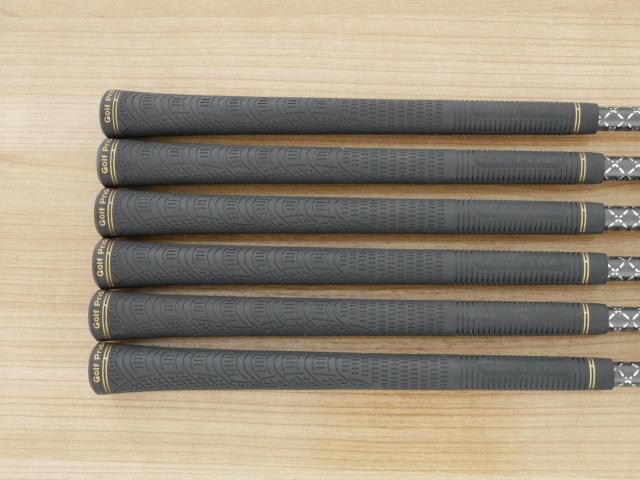 Iron set : Honma : ชุดเหล็ก Honma Beres 09 Forged Black (รุ่นล่าสุด ออกปี 2024 สวยมากๆ) มีเหล็ก 6-11 (6 ชิ้น เทียบเท่า 6-Pw) ก้าน ARMRQ FX Light Flex R