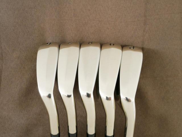 Iron set : Yonex : ชุดเหล็ก Yonex Royal E-Zone (รุ่นล่าสุด ปี 2024 หน้าเด้งสุดๆ ตีไกลสุดๆ) มีเหล็ก 6-Pw (5 ชิ้น) ก้านกราไฟต์ Flex SR