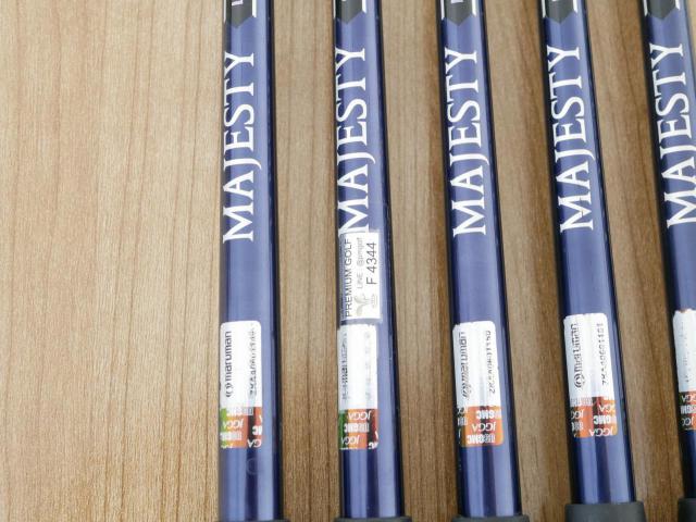 Iron set : Maruman : ชุดเหล็ก Maruman Majesty Royal Black (รุ่นท๊อปสุด ตีง่าย เด้ง ไกลมากๆ) มีเหล็ก 7-10,Pw (5 ชิ้น ระยะเทียบเท่า 6-Pw) ก้านกราไฟต์ Flex R