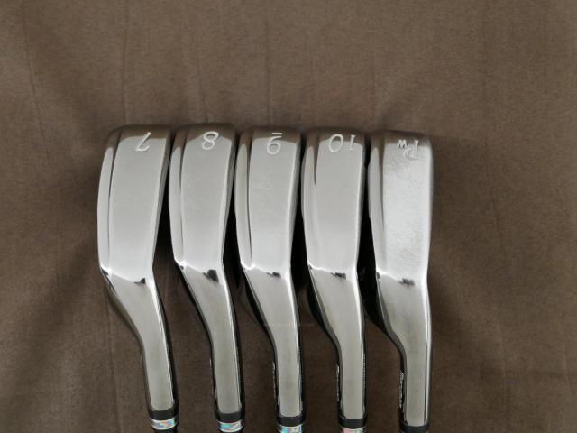 Iron set : Maruman : ชุดเหล็ก Maruman Majesty Royal Black (รุ่นท๊อปสุด ตีง่าย เด้ง ไกลมากๆ) มีเหล็ก 7-10,Pw (5 ชิ้น ระยะเทียบเท่า 6-Pw) ก้านกราไฟต์ Flex R