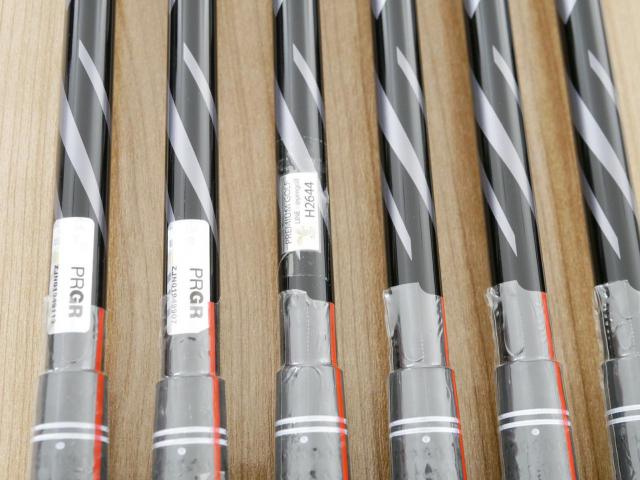 Iron set : PRGR : **ของใหม่ ยังไม่แกะพลาสติก** ชุดเหล็ก PRGR 05 Forged (รุ่นปี 2023) มีเหล็ก 6-Pw,Aw (6 ชิ้น) ก้านกราไฟต์ Fujikura MCI Flex SR
