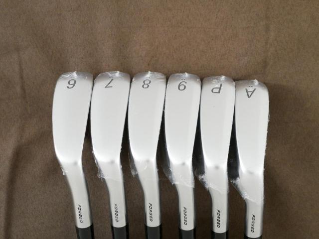 Iron set : PRGR : **ของใหม่ ยังไม่แกะพลาสติก** ชุดเหล็ก PRGR 05 Forged (รุ่นปี 2023) มีเหล็ก 6-Pw,Aw (6 ชิ้น) ก้านกราไฟต์ Fujikura MCI Flex SR