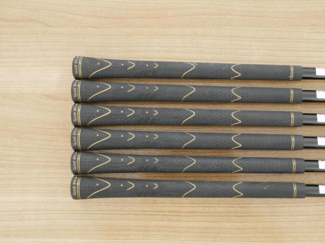 Iron set : Maruman : ชุดเหล็ก Maruman Majesty Royale (รุ่นท๊อปสุด ปี 2021 ของใหม่ 8 หมื่นบาท) มีเหล็ก 7-10,Pw,Aw (6 ชิ้น เบอร์ 6 ตีระยะเท่าเบอร์ 5 ของรุ่นอื่น) ก้านกราไฟต์ Flex R