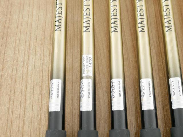 Iron set : Maruman : ชุดเหล็ก Maruman Majesty Royale (รุ่นท๊อปสุด ปี 2021 ของใหม่ 8 หมื่นบาท) มีเหล็ก 7-10,Pw,Aw (6 ชิ้น เบอร์ 6 ตีระยะเท่าเบอร์ 5 ของรุ่นอื่น) ก้านกราไฟต์ Flex R