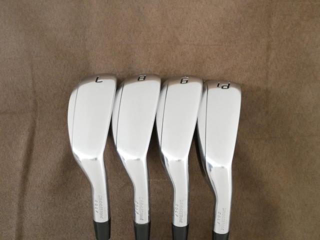 Iron set : Bridgestone : ชุดเหล็ก Bridgestone JGR Hybrid Forged (ตีไกลกว่าตัวอื่น 2 เบอร์) มีเหล็ก 7-Pw (4 ชิ้น) ก้านกราไฟต์ Fujikura Air Speeder (R)